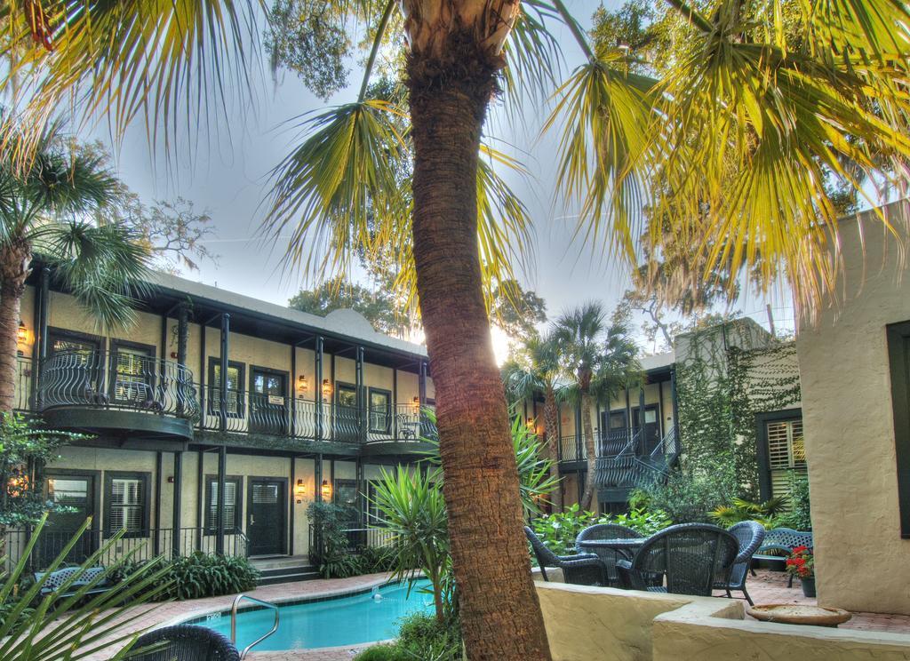 Village Inn And Pub St. Simons Island Екстер'єр фото